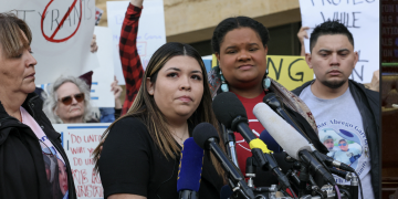 연방법원 “추방남성관련 법원명령 위반여부 조사”